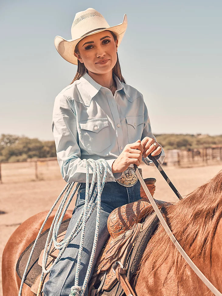 Wrangler Retro Women's L/S Western Solid Button Down in Cool Blue