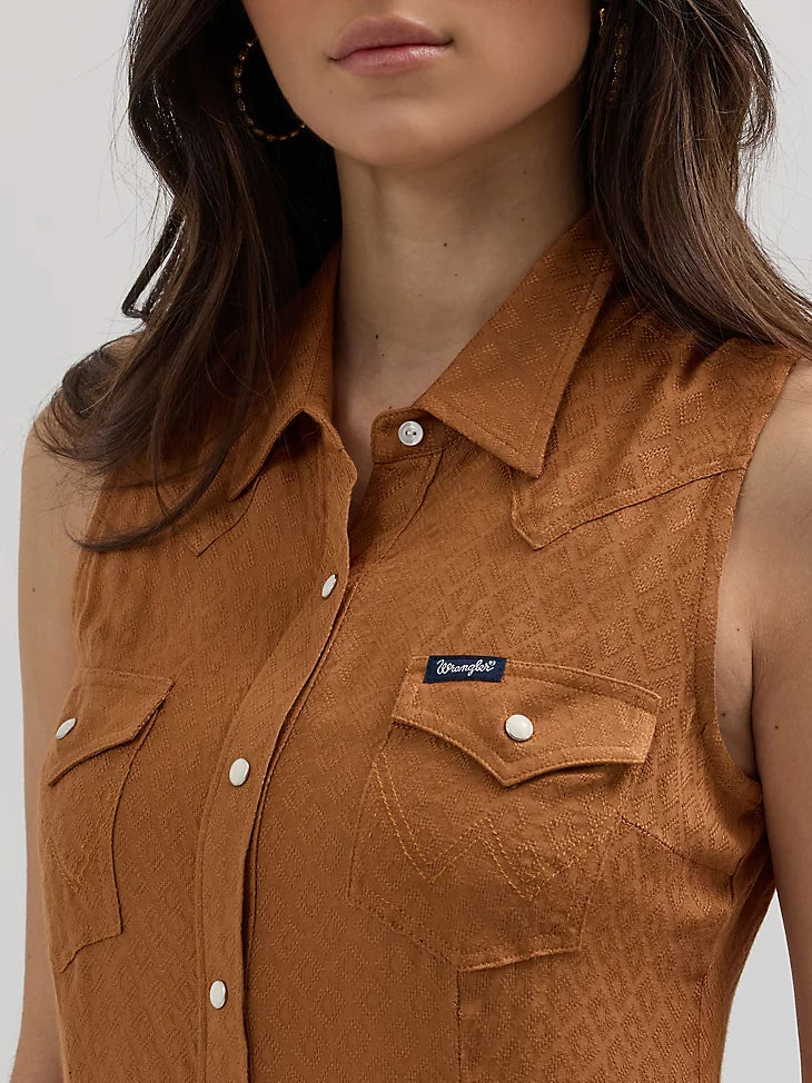 Wrangler Retro Women's Sleeveless Textured Slim Western Snap Shirt in Brown