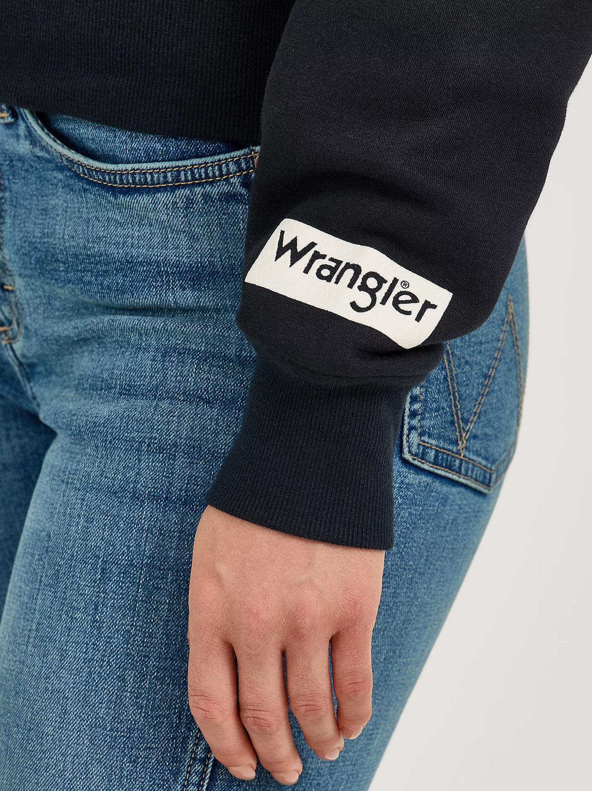 Wrangler Retro Women's Long Live Cowboys Crewneck Sweatshirt in Onyx