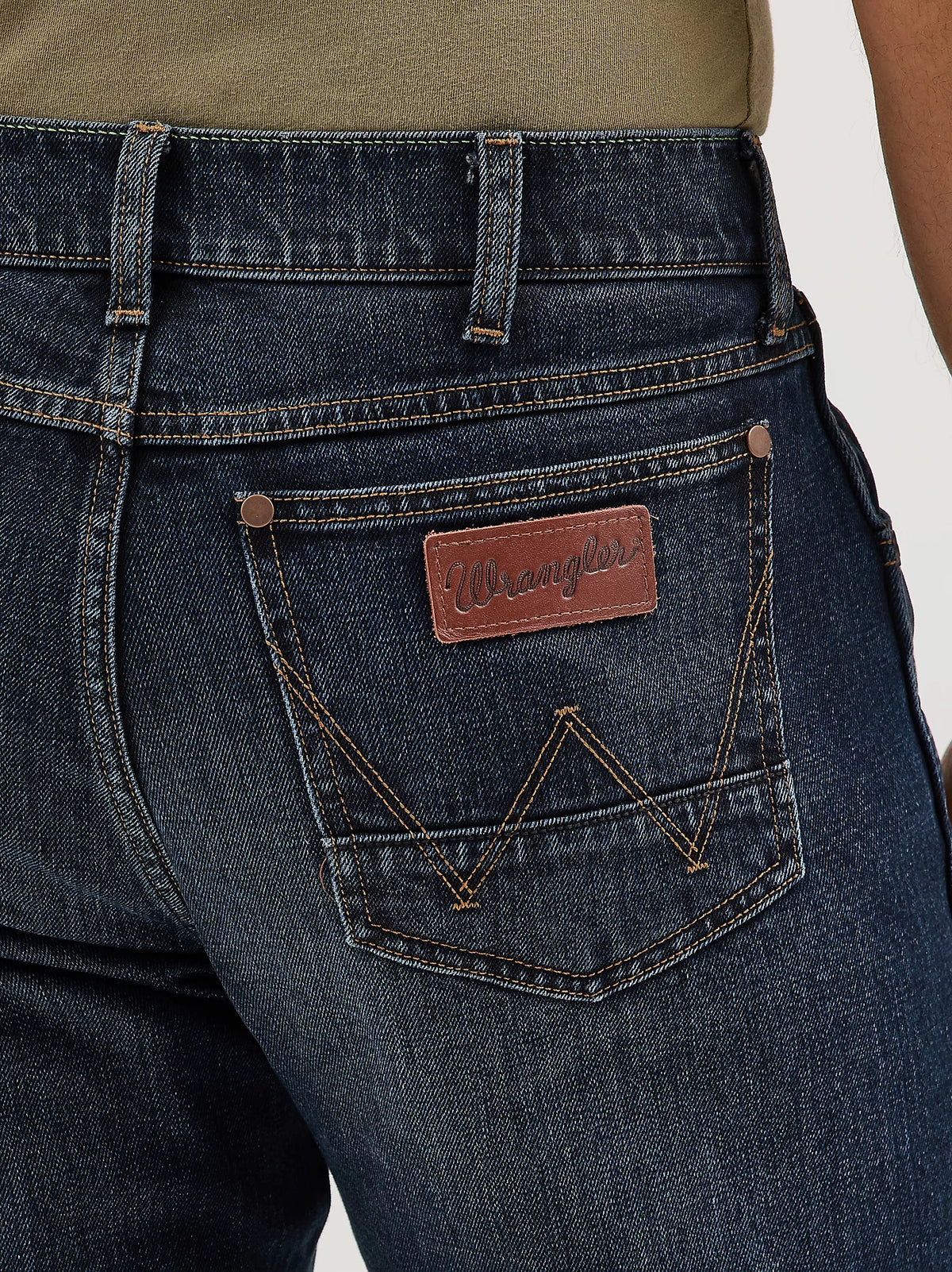 Wrangler Retro Men's Slim Fit Straight Leg Jean in Tilden