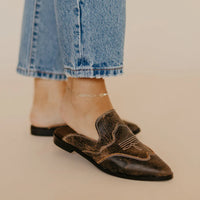 Agave Sky Women's Adaire Flat Classic Mule in Deniro Cafe