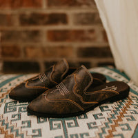 Agave Sky Women's Adaire Flat Classic Mule in Deniro Cafe