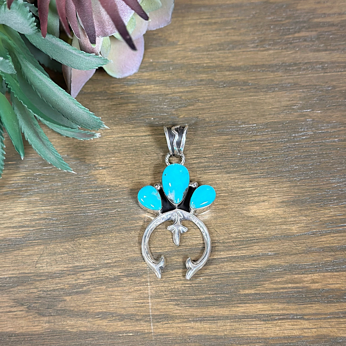 Navajo Handmade Sterling Silver Kingman Turquoise Pendant