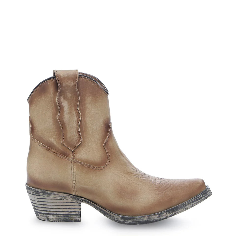 Circle G Women's 7" Almond Embroidery Snip Toe Ankle Boot