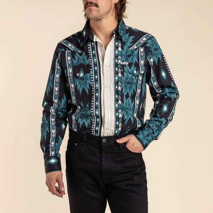 Sendero Provisions Co. Men's L/S The Wyatt Pearl Snap Serape Shirt in Oasis