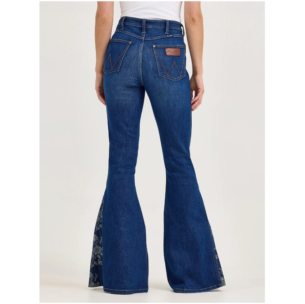 Wrangler Retro Women's Bailey High Rise Pieced Trumpet Flare Jean in Melody