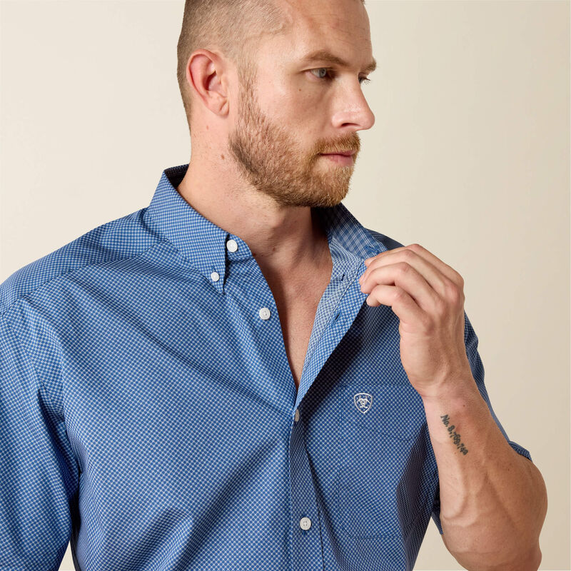 Ariat Men's S/S Wrinkle Free Case Classic Fit Western Button Down Shirt in Ensign Blue