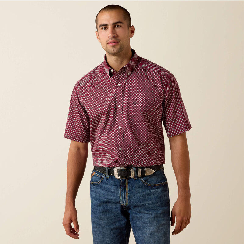 Ariat Men's S/S Pippin Classic Fit Shirt Western Button Down Shirt in Maroon Banner Geo Print