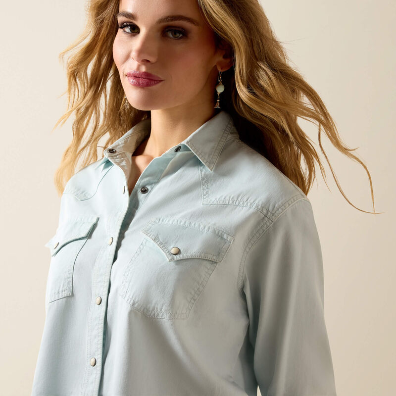 Ariat Women's Asheville Snap Shirt in Light Wash Indigo