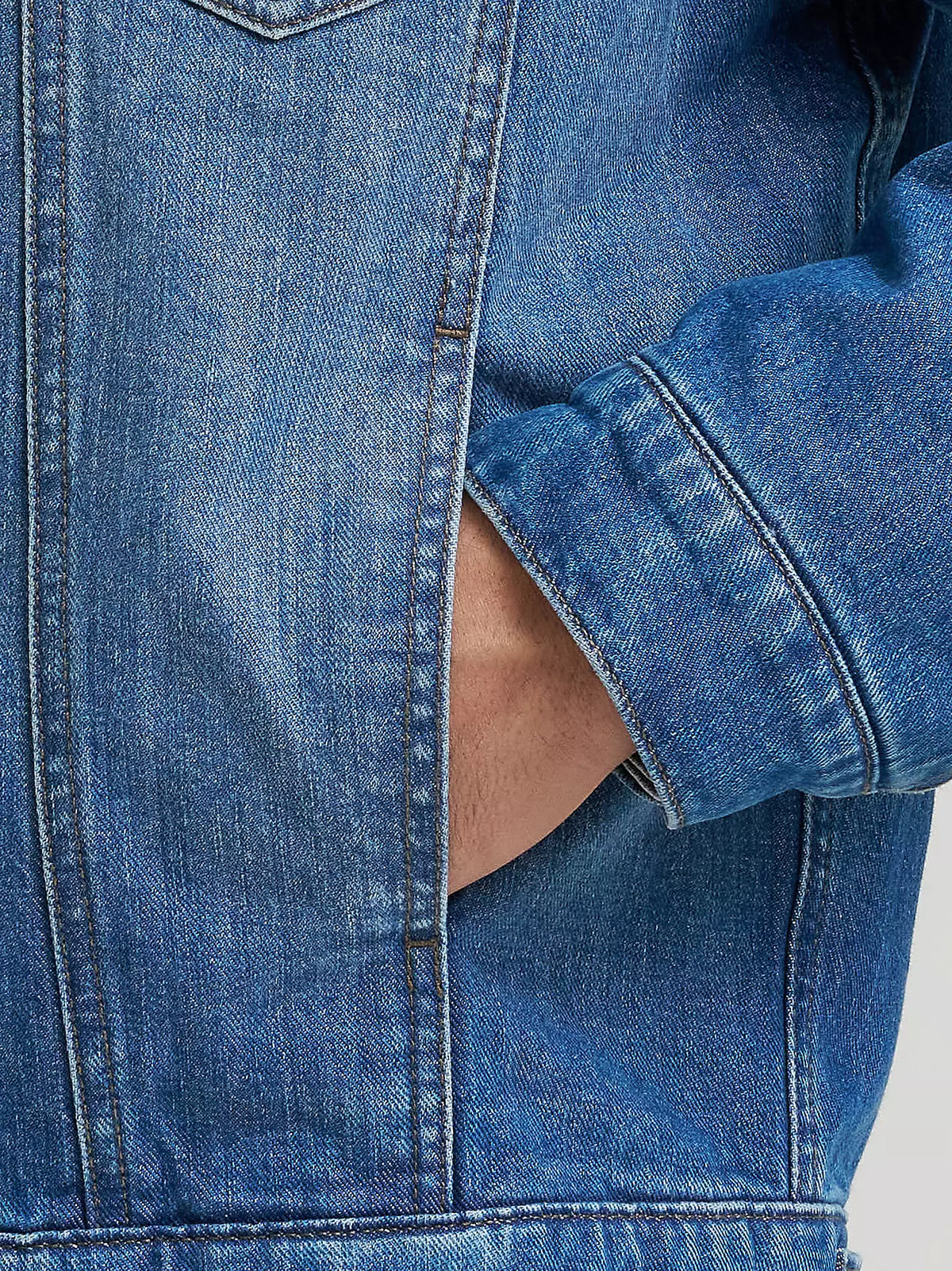 Wrangler Men's Cowboy Cut Flannel Lined Denim Jacket in Blue Indigo