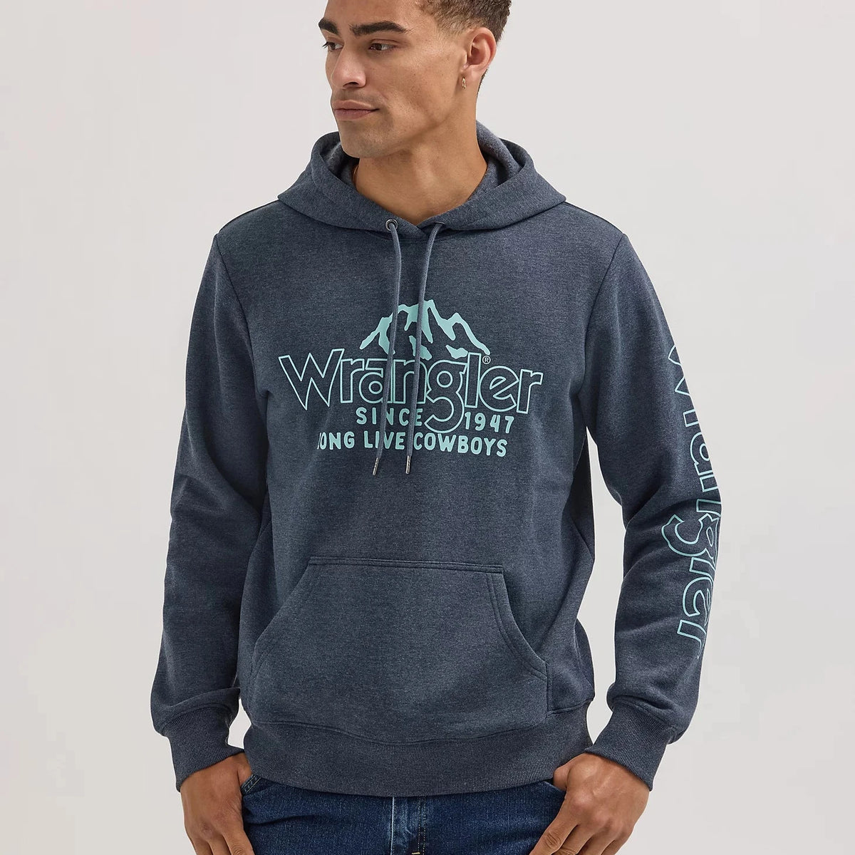 Wrangler Men's Mountain Crest Logo Pullover Hoodie in Dark Sapphire