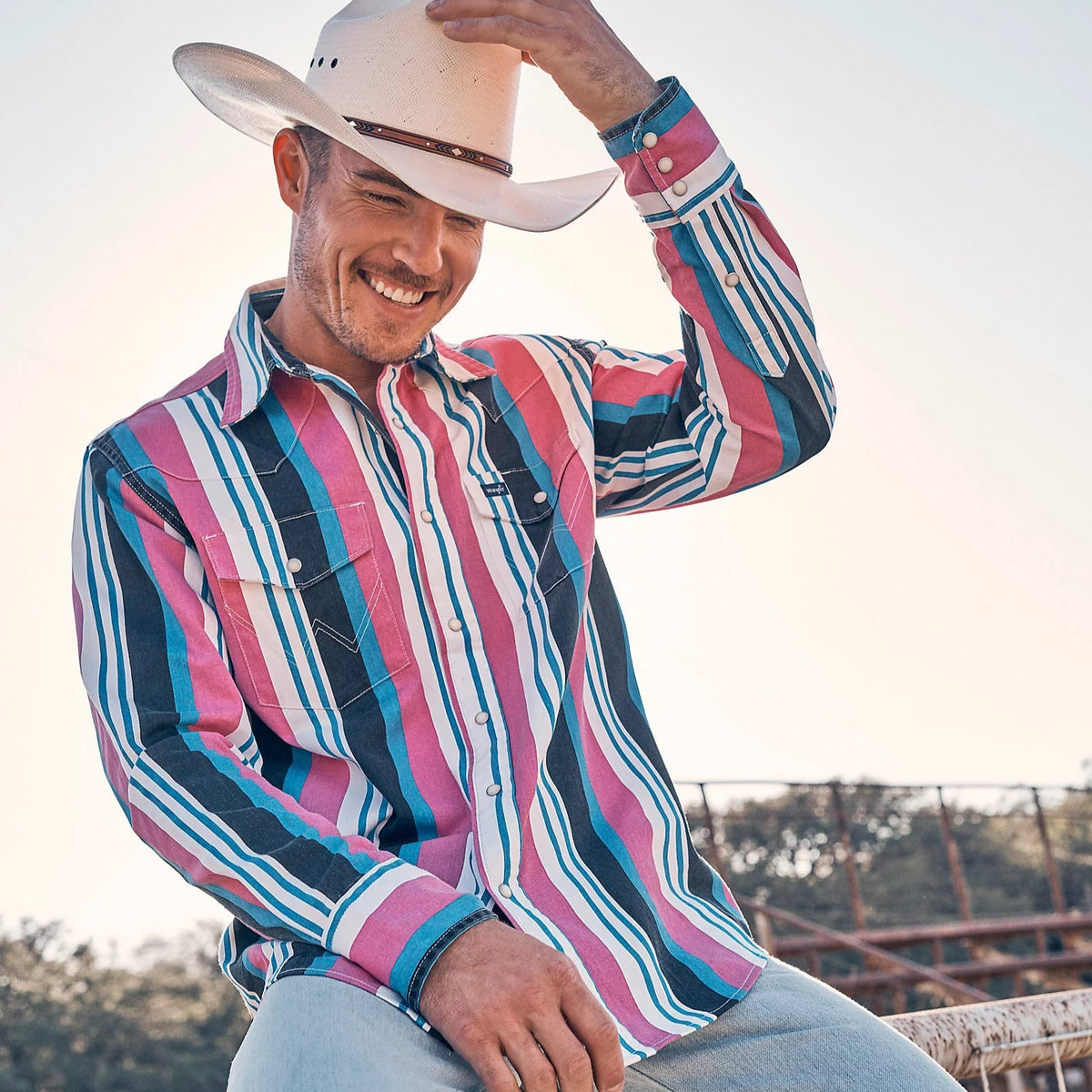 Wrangler Men's L/S Vintage Inspired Brushpopper Western Snap Work Shirt in Pink Mix