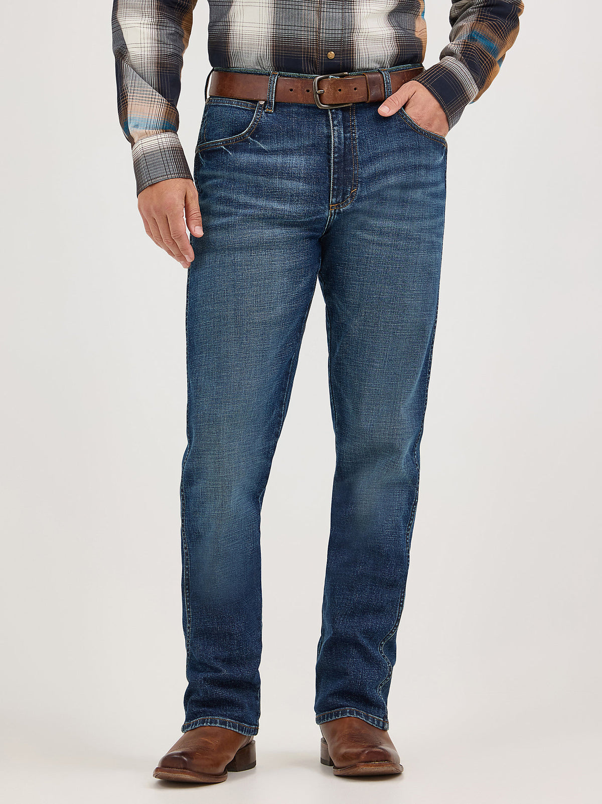 Wrangler Retro Men's Slim Fit Straight Leg Jean in Jasper