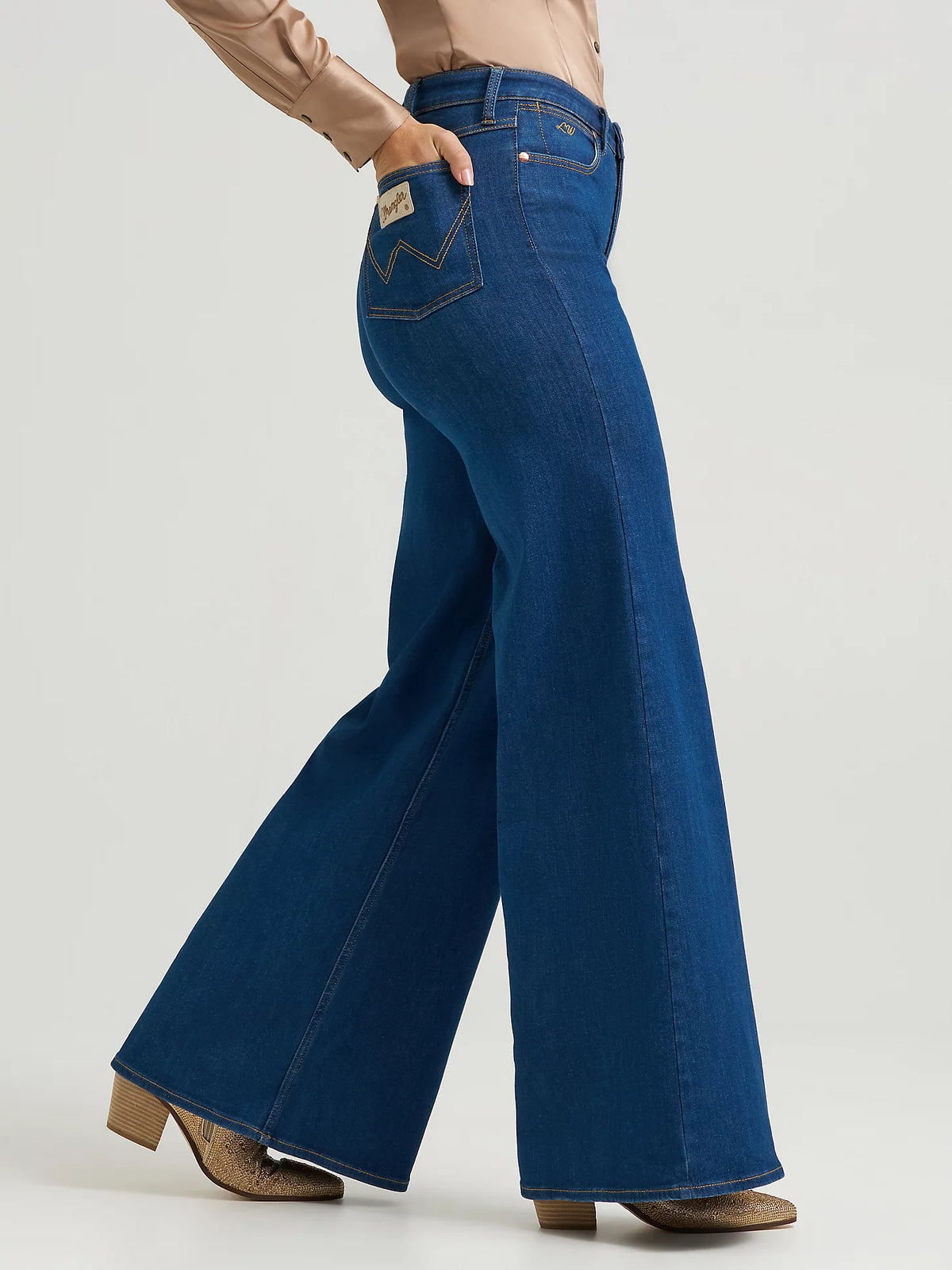 Wrangler x Lainey Wilson Cheeky Wide Leg Jean in Wrangler Blue