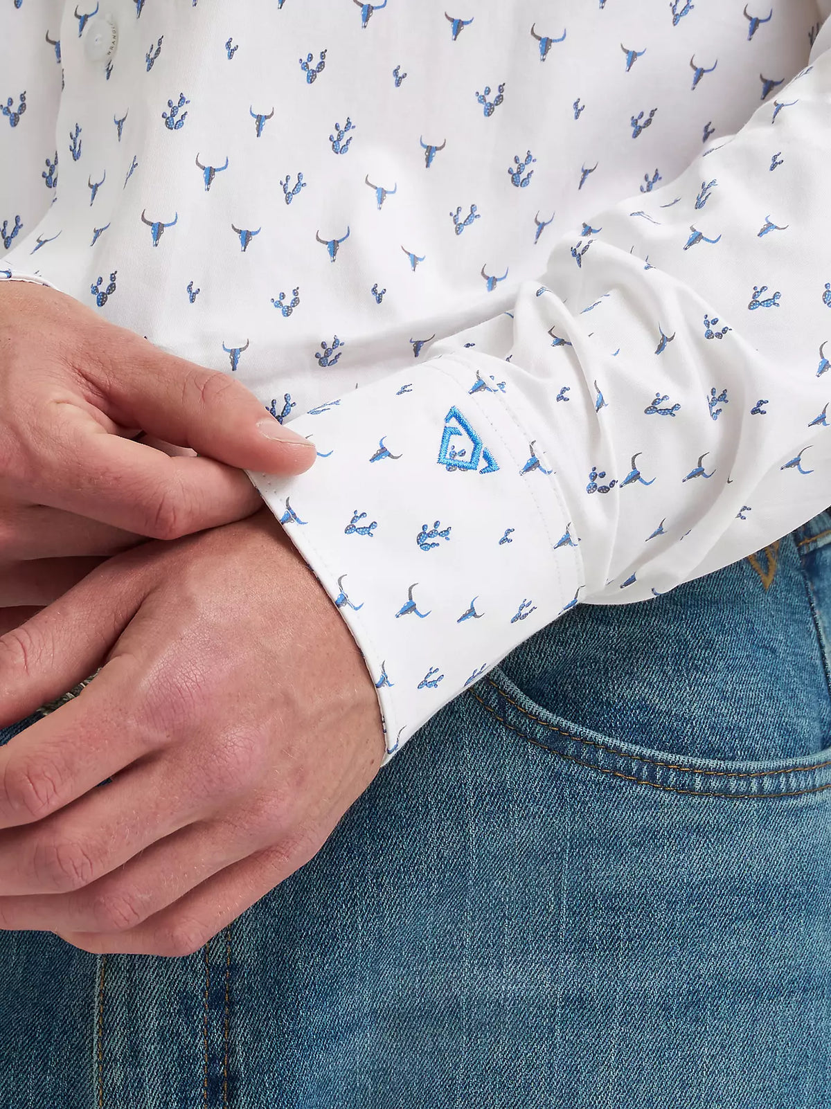 Wrangler Men's L/S Cody Johnson One Pocket Button Down Shirt in Blue Steerhead