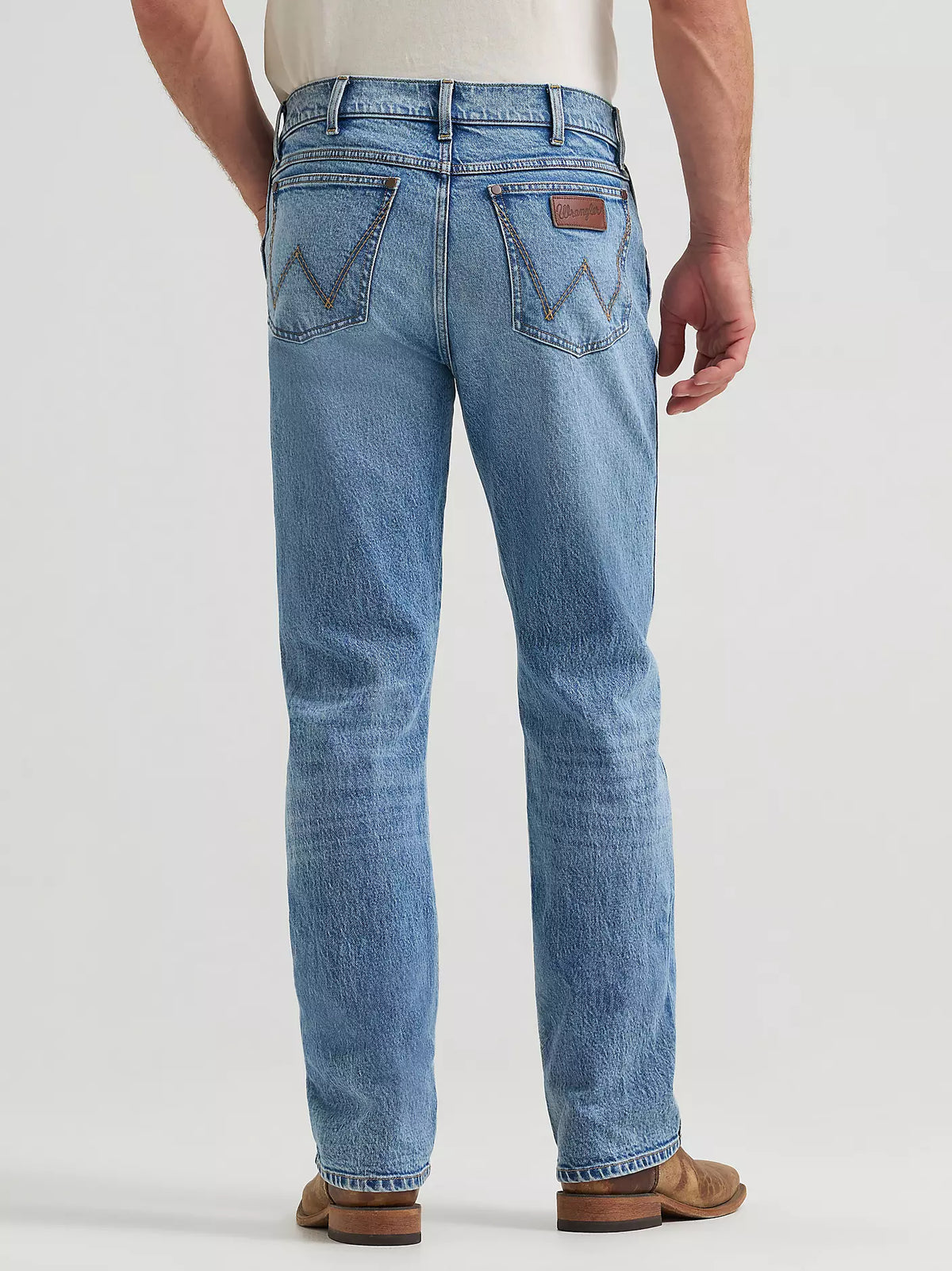 Wrangler Retro Men's Slim Fit Straight Leg Jean in Davey