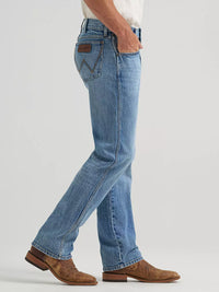 Wrangler Retro Men's Slim Fit Straight Leg Jean in Davey