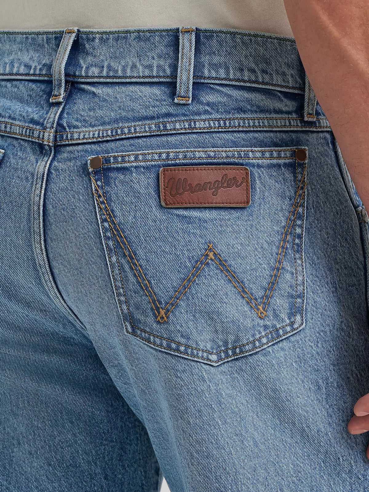 Wrangler Retro Men's Slim Fit Straight Leg Jean in Davey