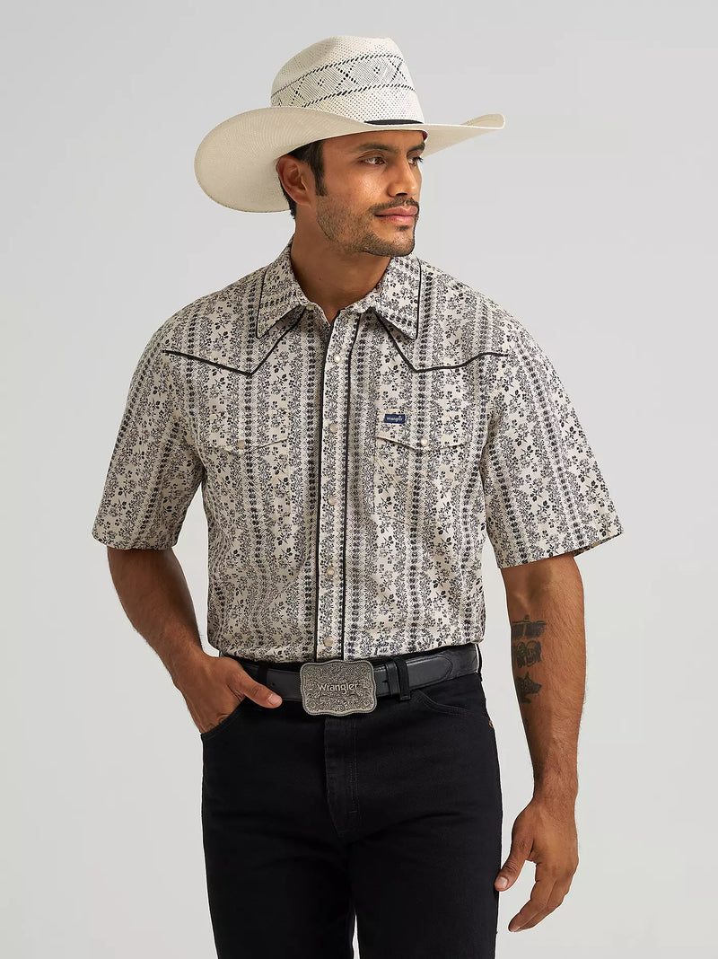 Wrangler Men's S/S Vintage-Inspired Sculpted Piped Printed Snap Shirt in Ecru Black/White