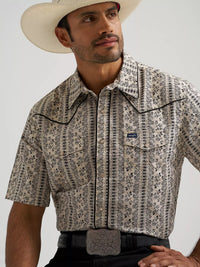 Wrangler Men's S/S Vintage-Inspired Sculpted Piped Printed Snap Shirt in Ecru Black/White