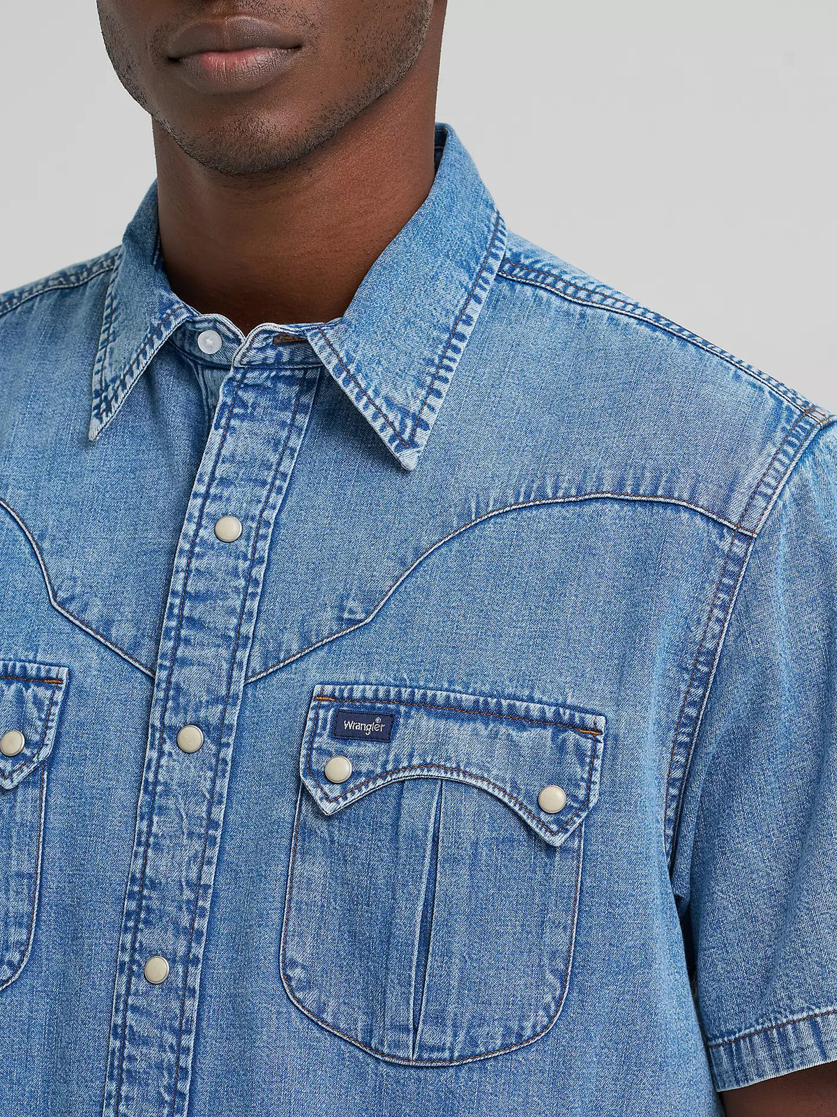 Wrangler Men's S/S Vintage-Inspired Sculpted Yoke Denim Snap Shirt in Light Wash Denim