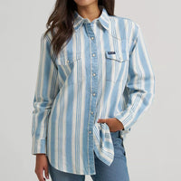 Wrangler Women's Retro L/S Brushpopper Boyfriend Western Snap Shirt in Pale Blue