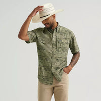 Wrangler All Terrain Gear Men's S/S Print Performance Snap Shirt in Olivine Green