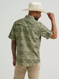 Wrangler All Terrain Gear Men's S/S Print Performance Snap Shirt in Olivine Green