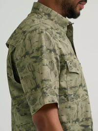 Wrangler All Terrain Gear Men's S/S Print Performance Snap Shirt in Olivine Green