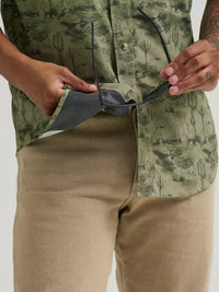 Wrangler All Terrain Gear Men's S/S Print Performance Snap Shirt in Olivine Green