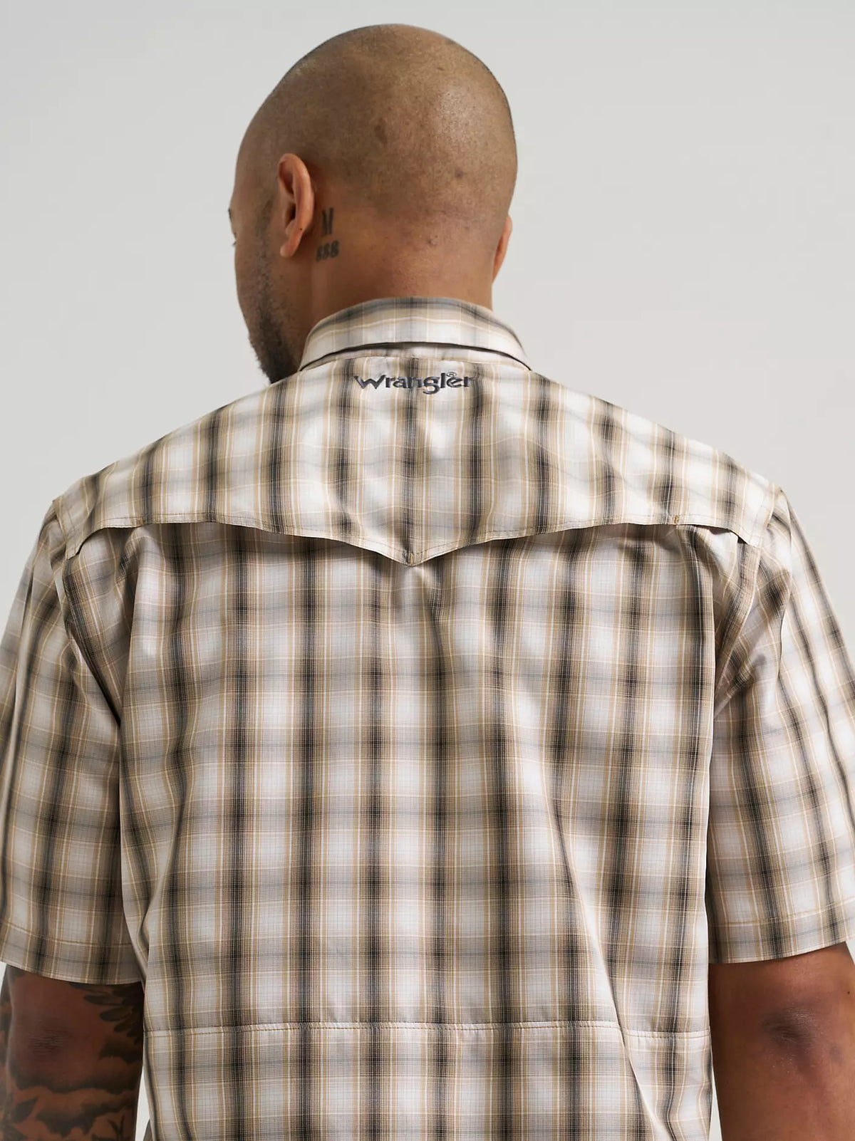 Wrangler All Terrain Gear Men's S/S Plaid Performance Snap Shirt in Travertine Plaid
