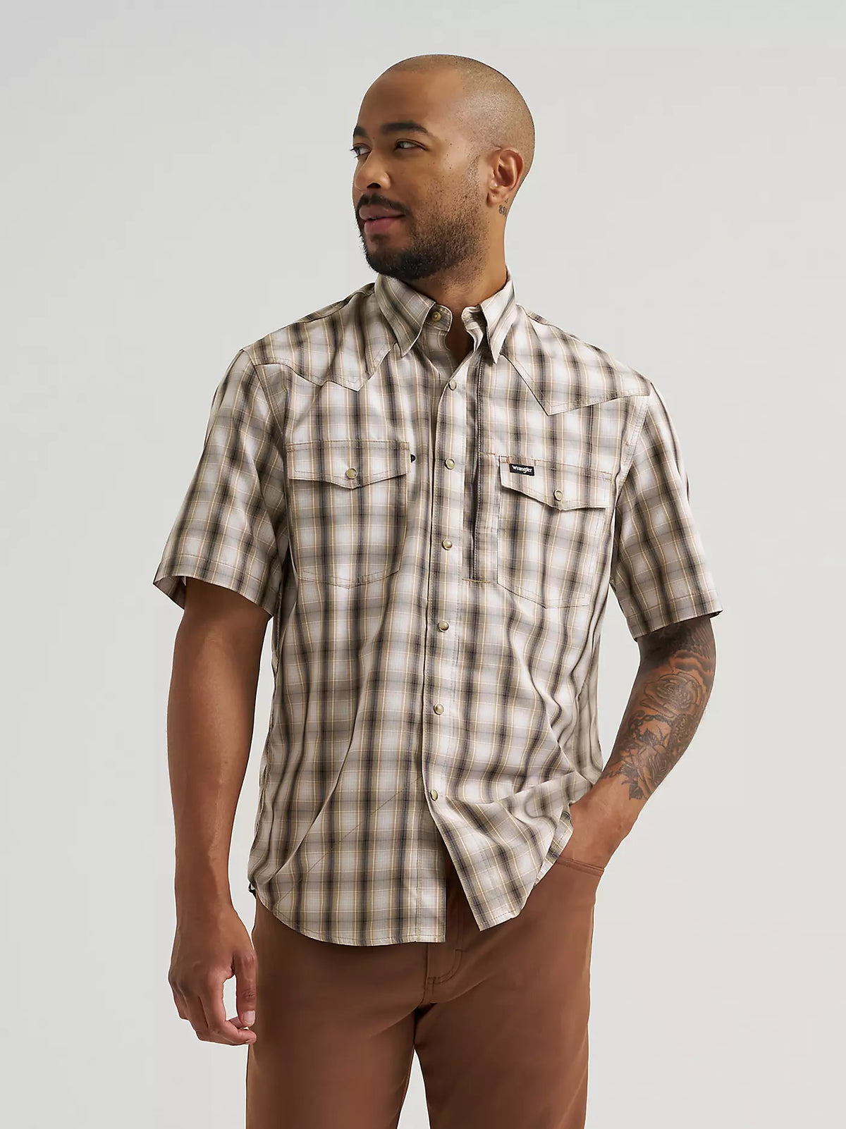 Wrangler All Terrain Gear Men's S/S Plaid Performance Snap Shirt in Travertine Plaid