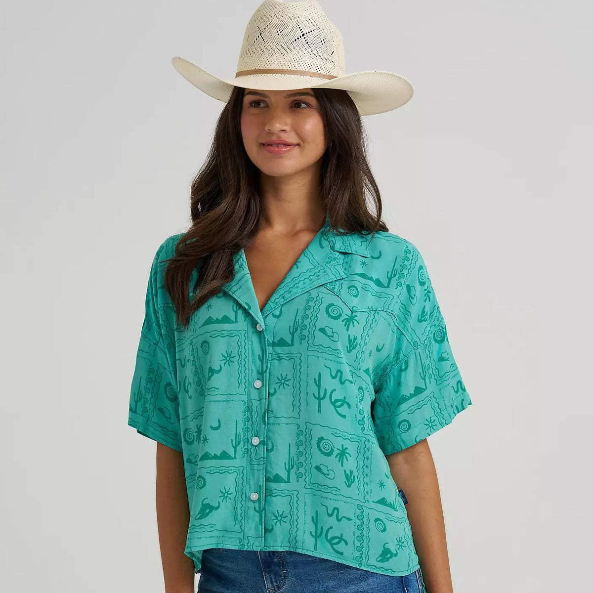 Wrangler Women's S/S Cowgirl Camp Snap Shirt in Green Square