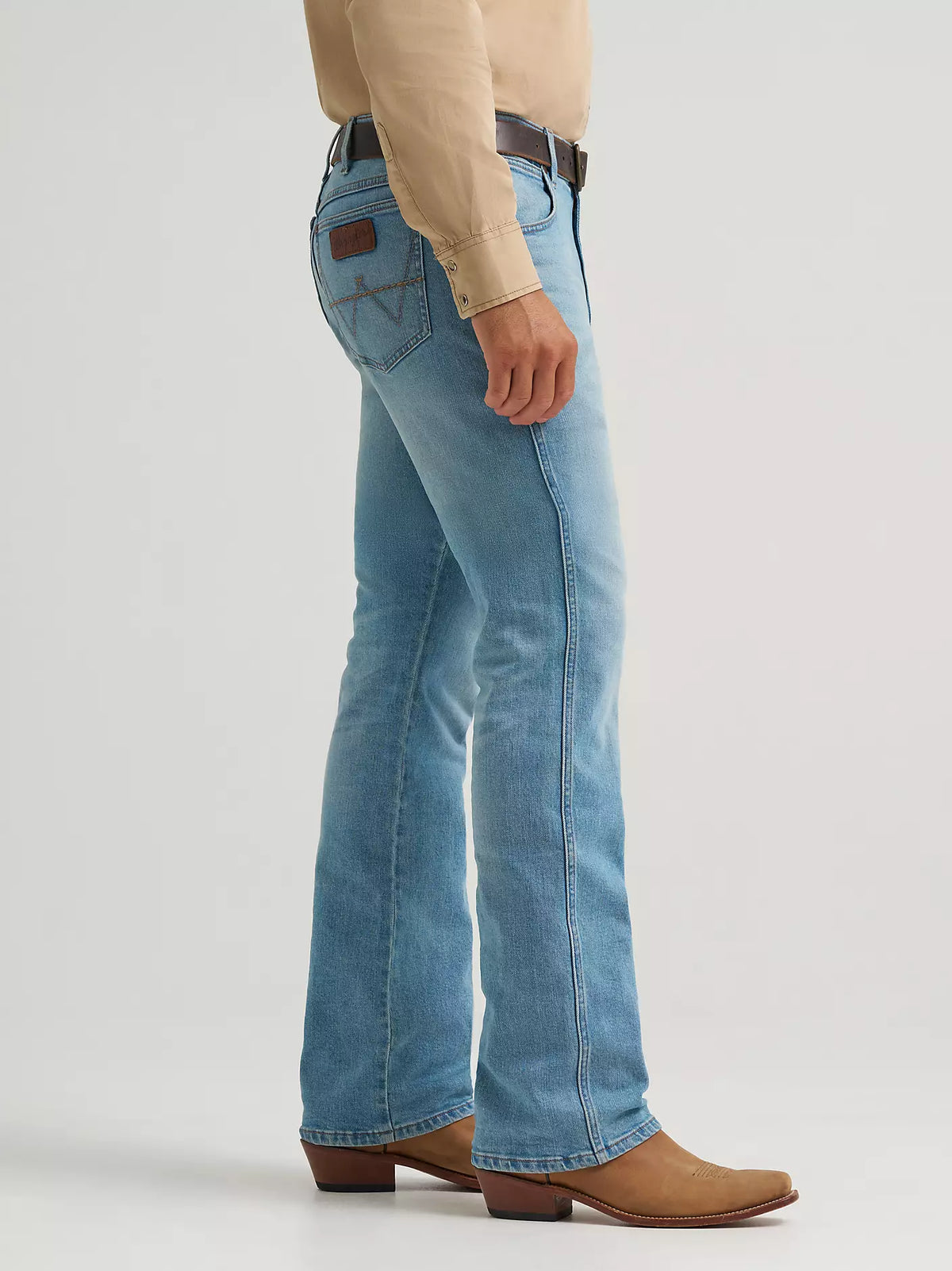 Wrangler Retro Men's Relaxed Bootcut Jean in Fallon