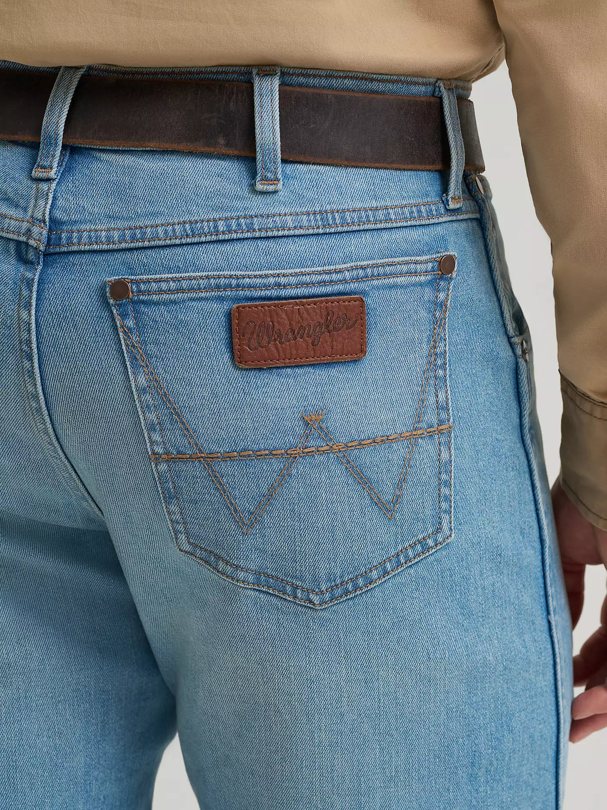Wrangler Retro Men's Relaxed Bootcut Jean in Fallon