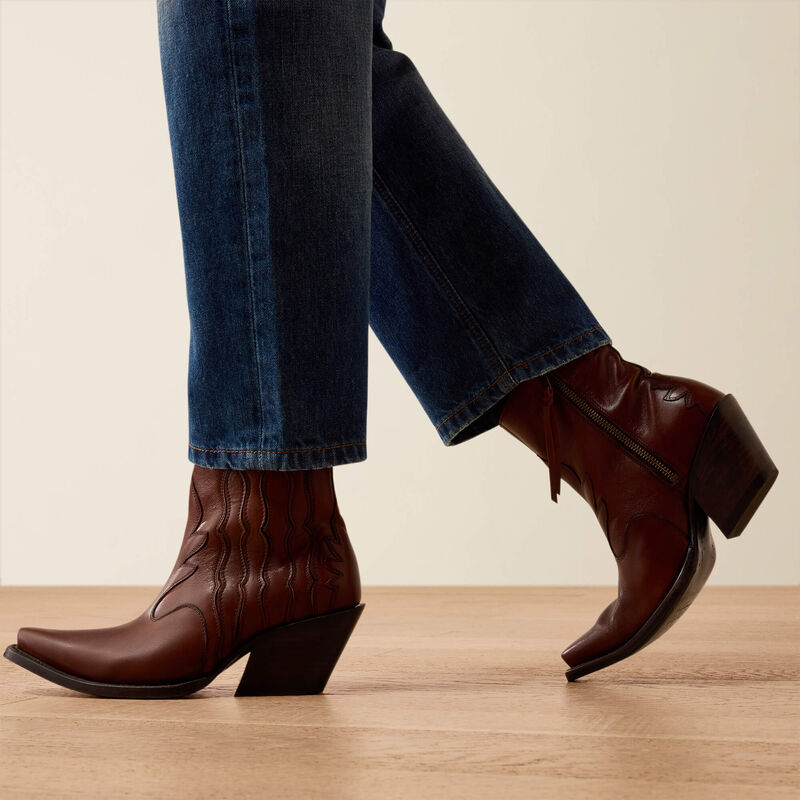 Ariat Women’s Ultra High Rise Tomboy Relaxed Straight Leg Jeans in Haiti
