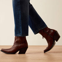 Ariat Women’s Ultra High Rise Tomboy Relaxed Straight Leg Jeans in Haiti