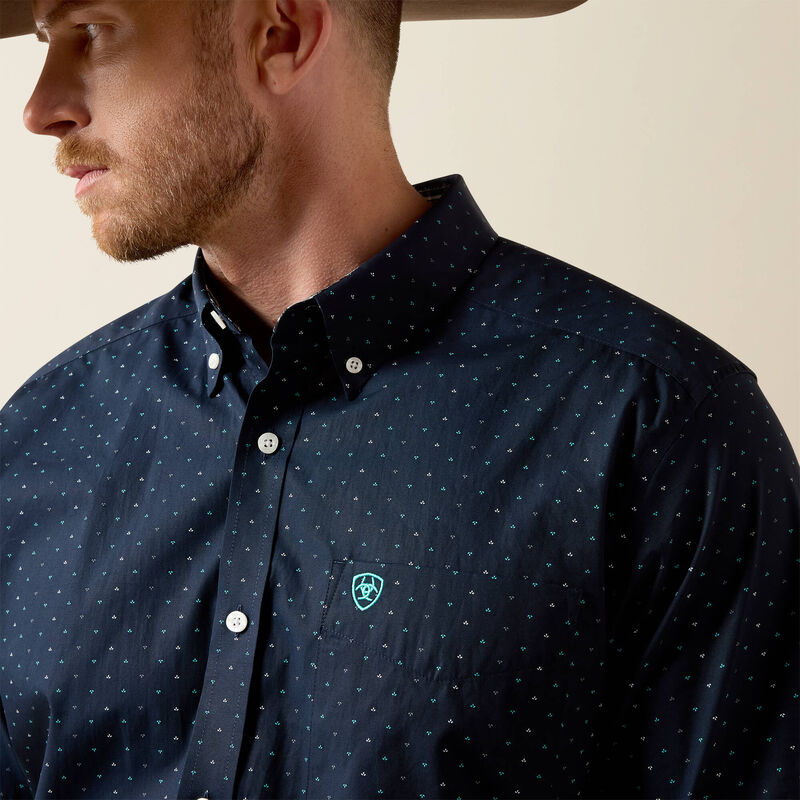 Ariat Men's S/S Willem Classic Fit Button Down Western Shirt in Black Mini Leaf Print