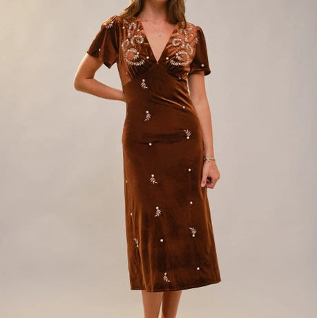Women's S/S Floral Embroidered Midi Velvet Dress in Brown