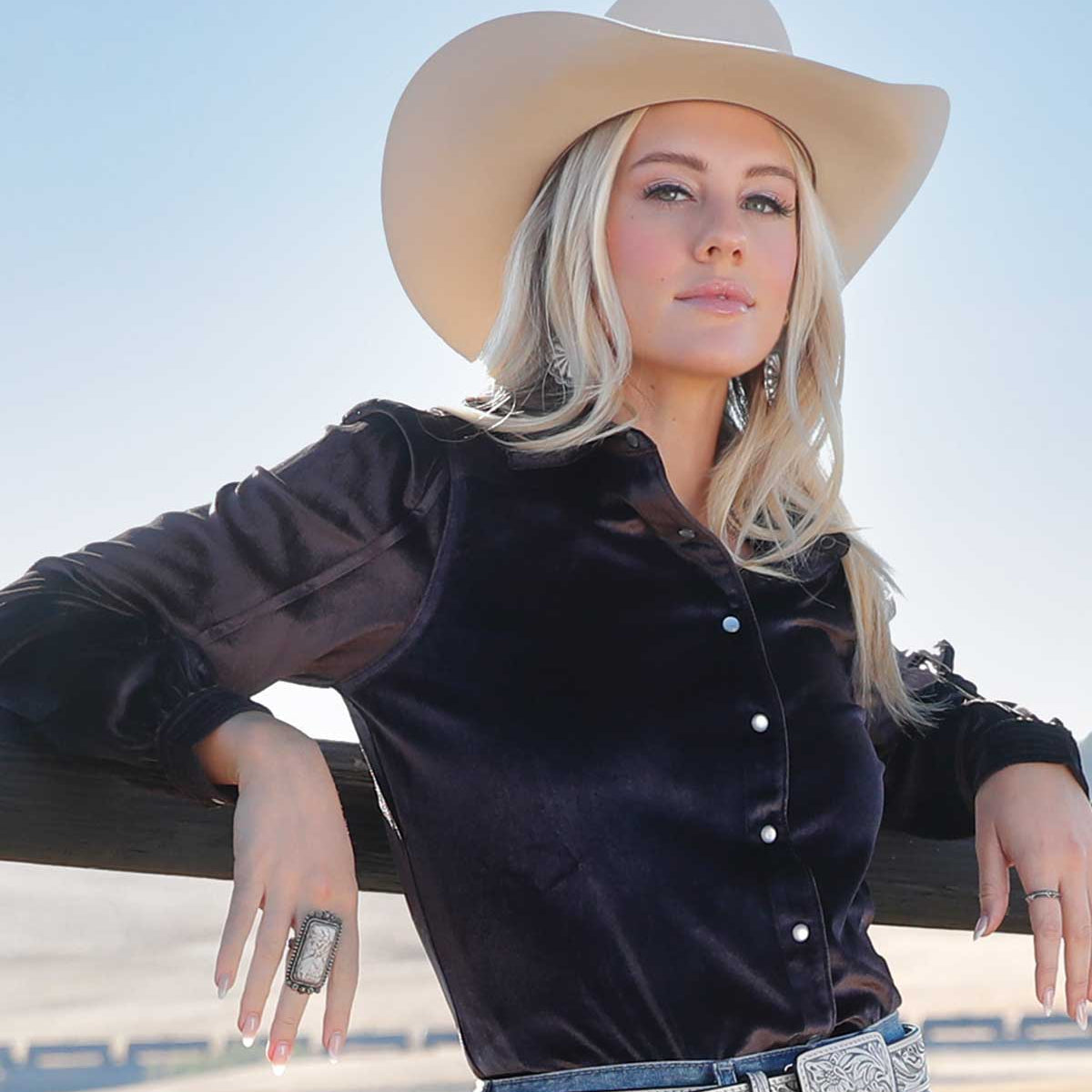 Cruel Women's L/S Velvet Western Snap Shirt in Brown